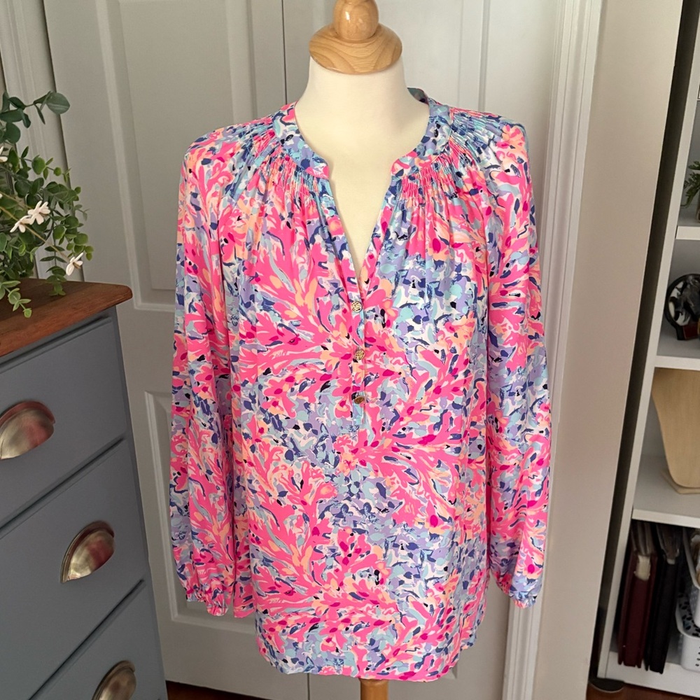 Lilly Pulitzer Elsa silk Top, Coco Coral Crab print, size Medium, NWOT